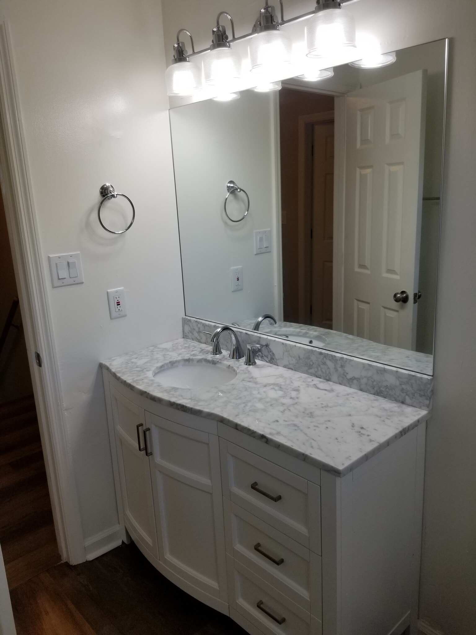 Full bath upstairs - 1445 Toshiba Drive, #B