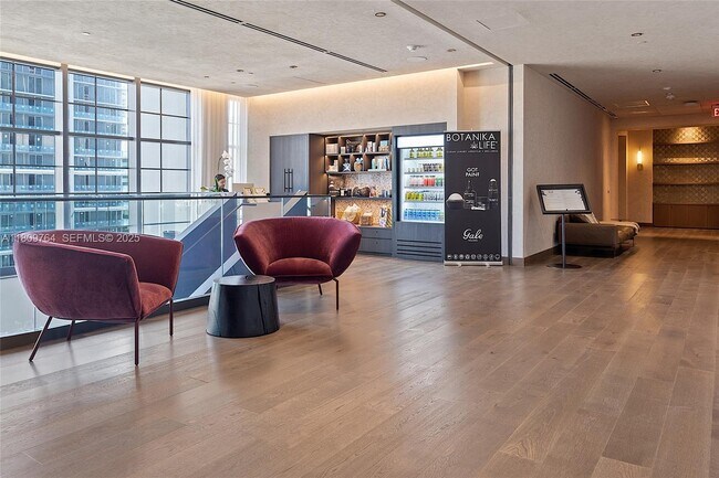 Building Photo - 601 NE 1st Ave