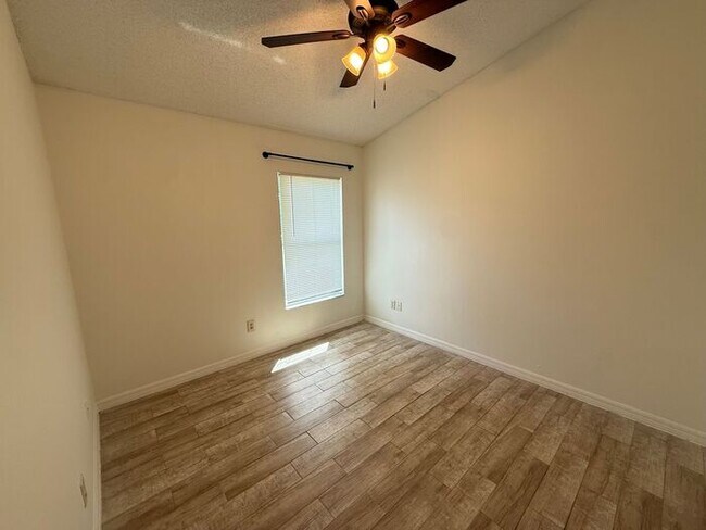 Building Photo - Groveland Home with community pool