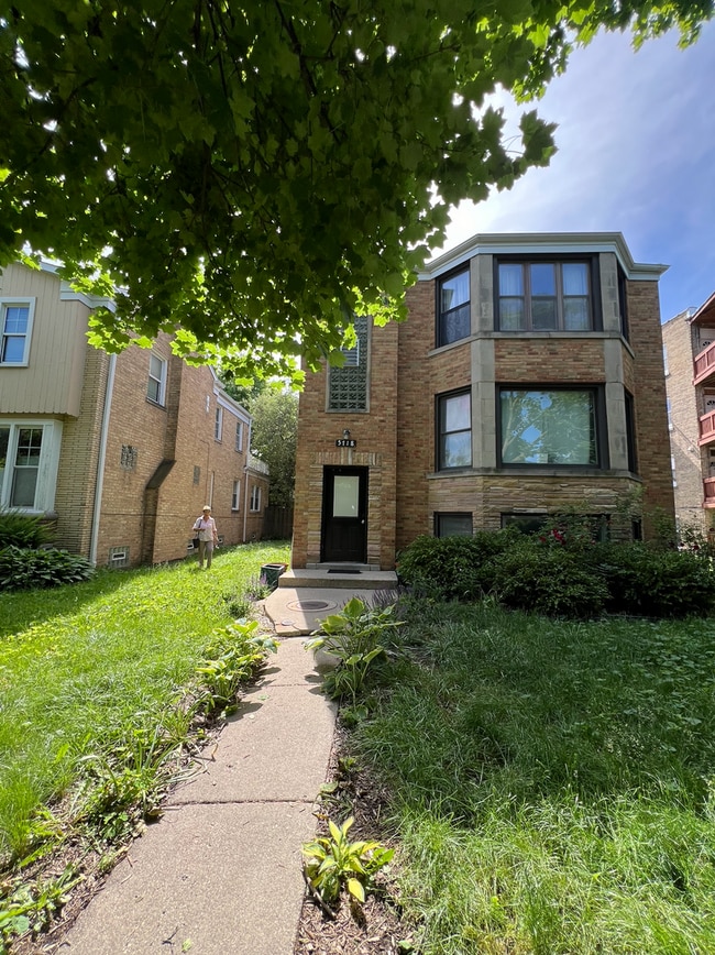 Building Photo - 5718 N Mozart St