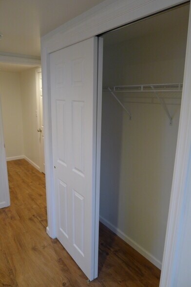 Building Photo - 278 Valley View Road