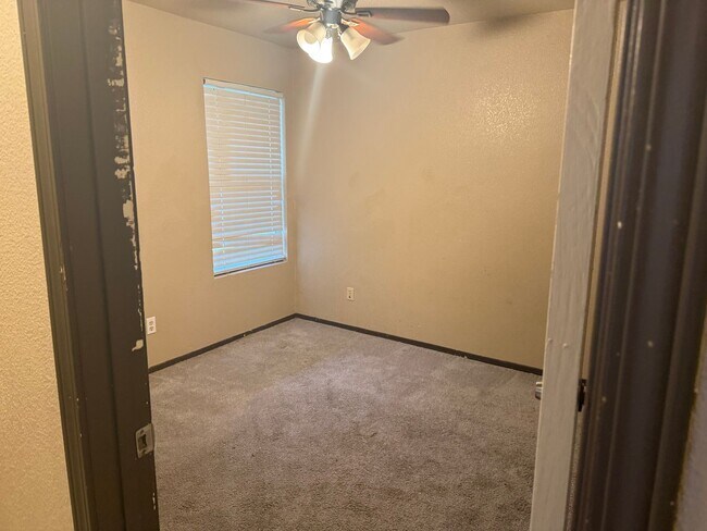 Building Photo - 3 Bd-2bth Move in Ready!!