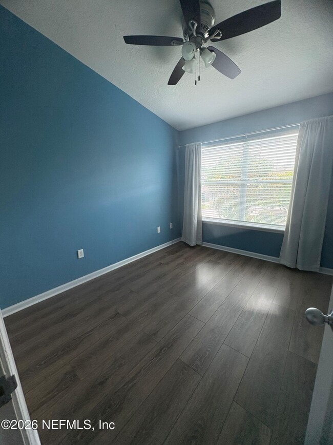 Building Photo - 607 Crystal Way
