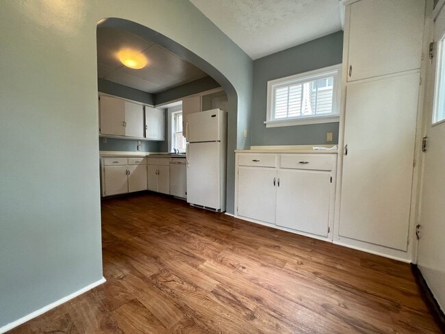 Building Photo - Spacious super clean 3 BR home close to Bayfront, UPMC Hamot and downtown, Convenient to LECOM