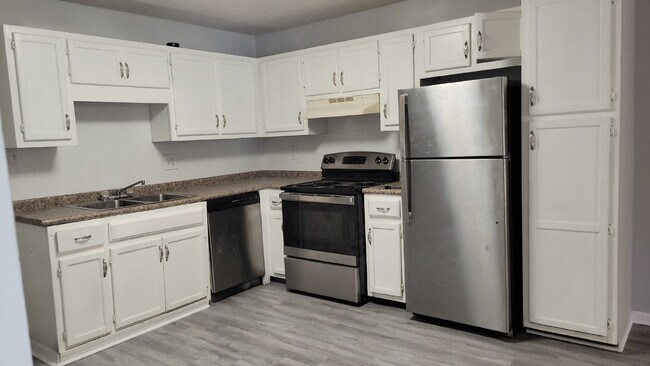Building Photo - Coming Soon!!!  Accepting Section 8.  Deca...