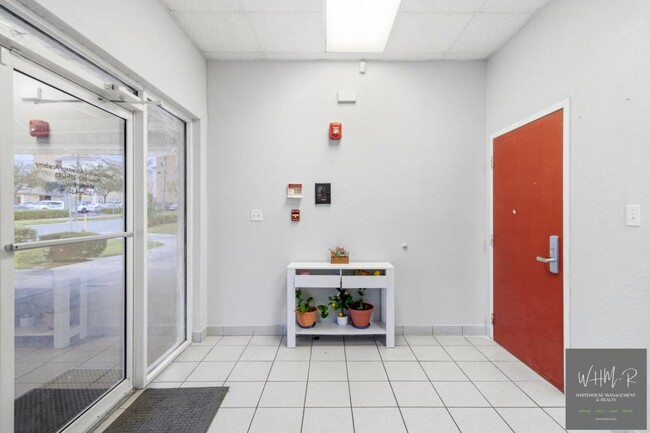 Building Photo - 926 Quincy St