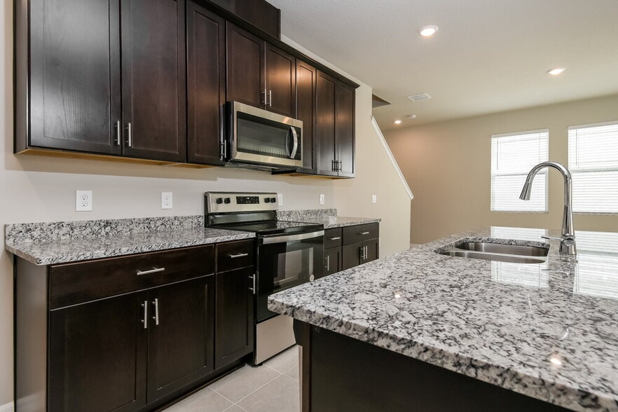 Building Photo - 2423 Gold Dust Dr