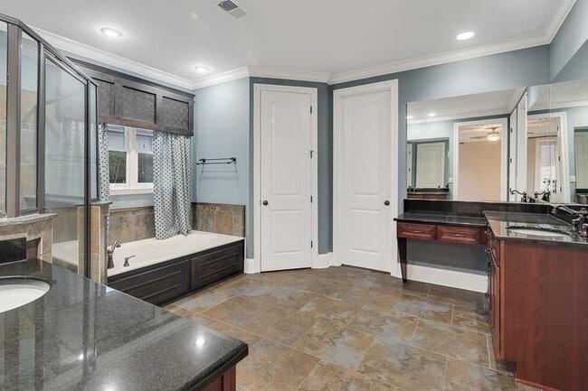 Building Photo - 10227 Matwood Oak Dr