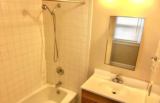 Building Photo - 2 bed 2 bath House in Vallejo - AVAILABLE ...