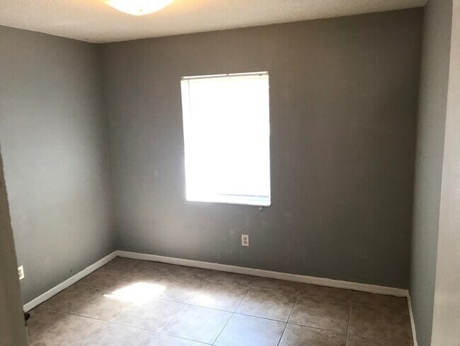 Building Photo - Must See! 2 Bedroom/2 Bathroom Duplex In Sanford!!!!