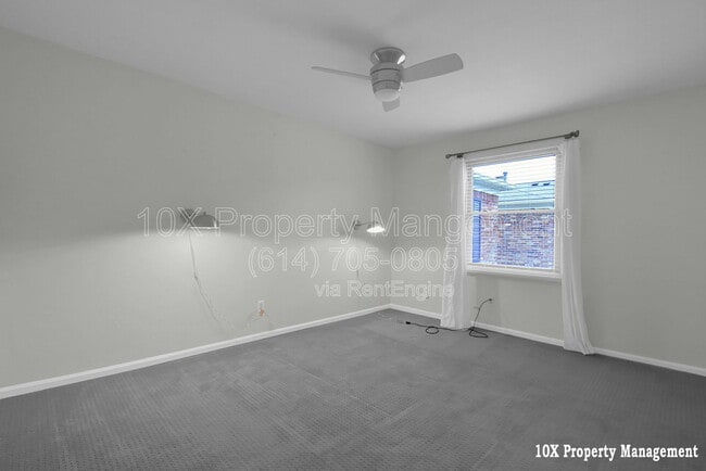Building Photo - 911 Manor Ln