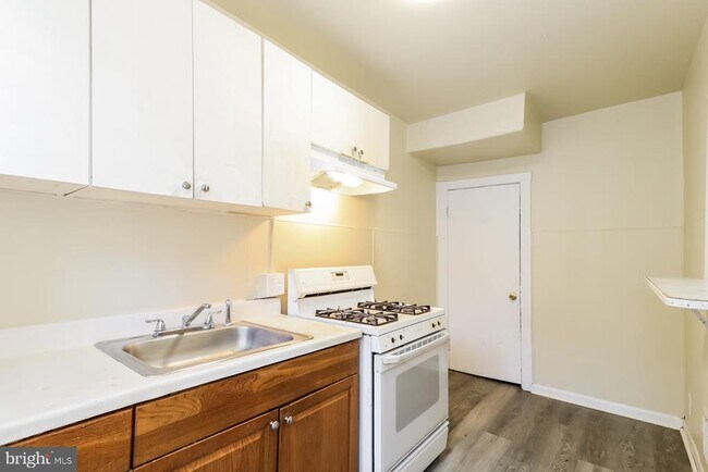 Building Photo - 2503 Hobson St