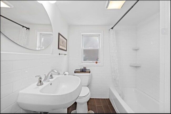 Building Photo - 327 7th St