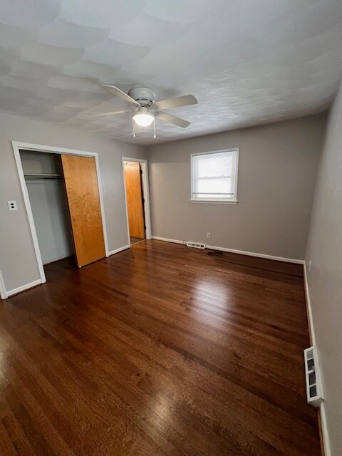 Building Photo - 5680 Meadowcrest St