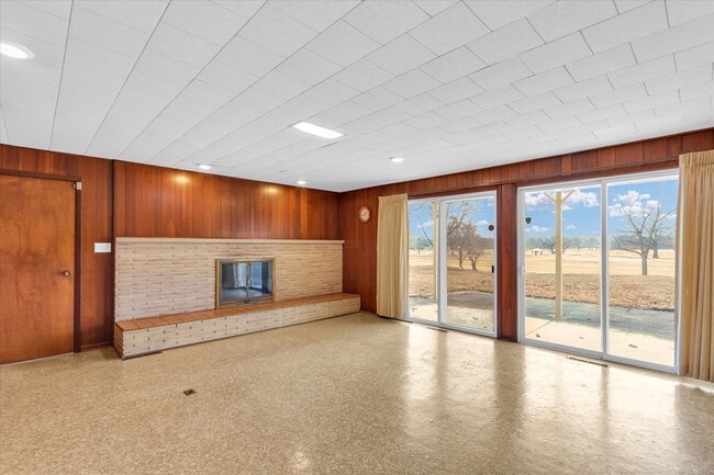 Building Photo - 1803 Golfview Dr