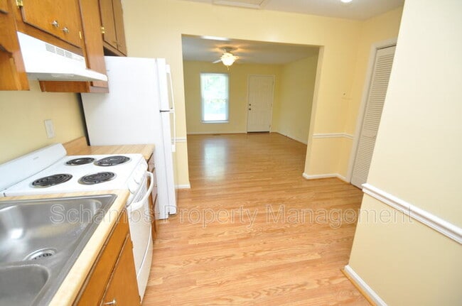 Building Photo - 6104 Deerwood Pl