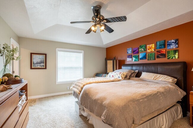 Building Photo - 3 Bedroom 2 bath home in Sugar City Idaho 2 stall garage in awesome neighborhood