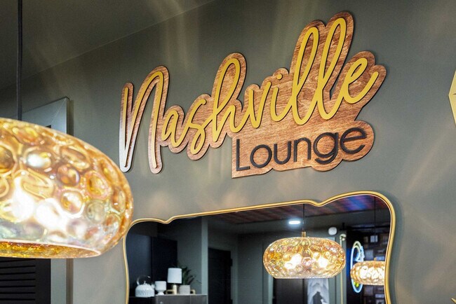 Building Photo - 245 Hermitage Ave