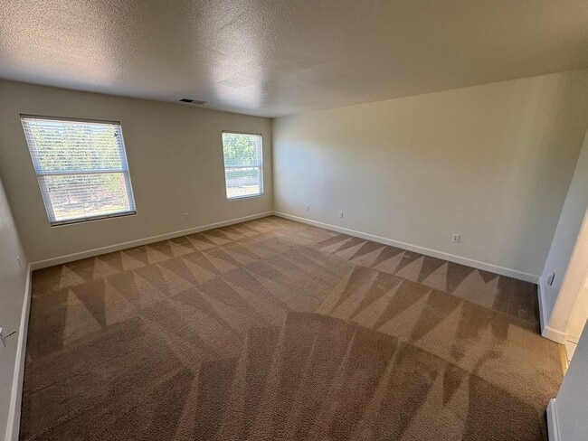 Building Photo - 2 Story Home Near Shopping Center Rent Ready!