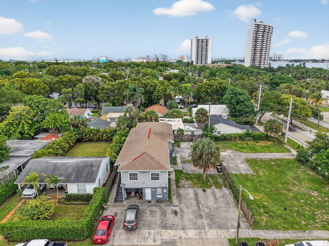 Building Photo - 409 47th St