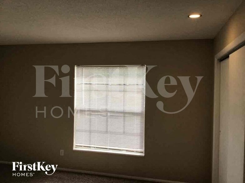 Building Photo - 613 Brittany Ct