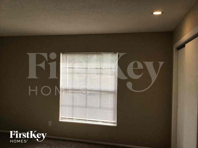 Building Photo - 613 Brittany Ct