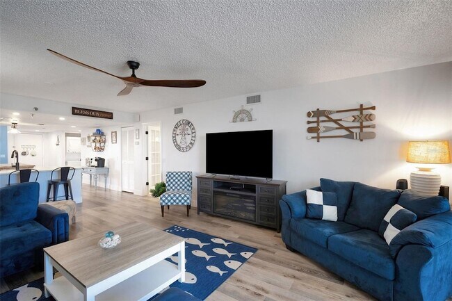 Building Photo - 6035 Sea Ranch Dr