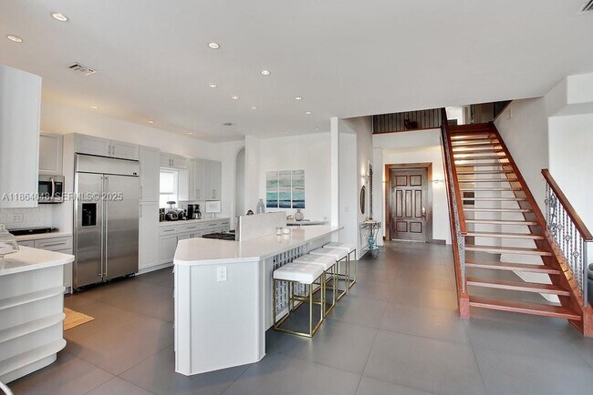 Building Photo - 257 N Coconut Ln