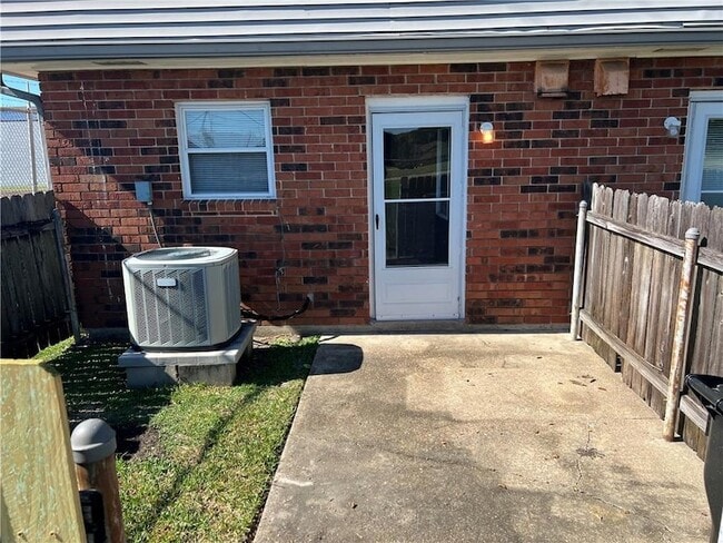 Building Photo - 316 Plantation Dr