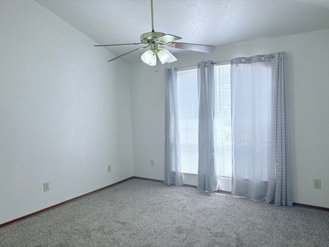 Building Photo - 3200 Ridgecrest Ct