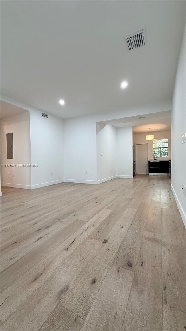 Building Photo - 2031 Meridian Ave