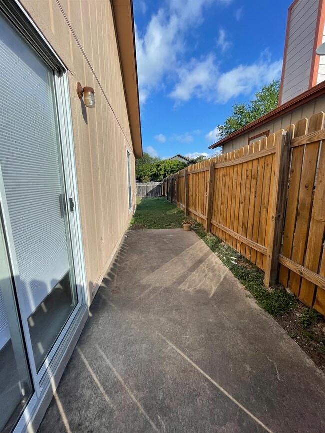 Building Photo - 12200 Thompkins Dr