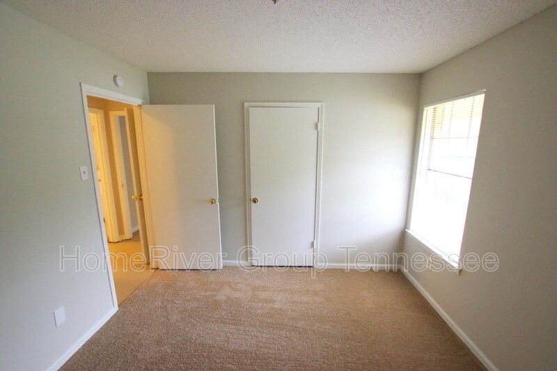 Building Photo - 4614 Pembine Dr