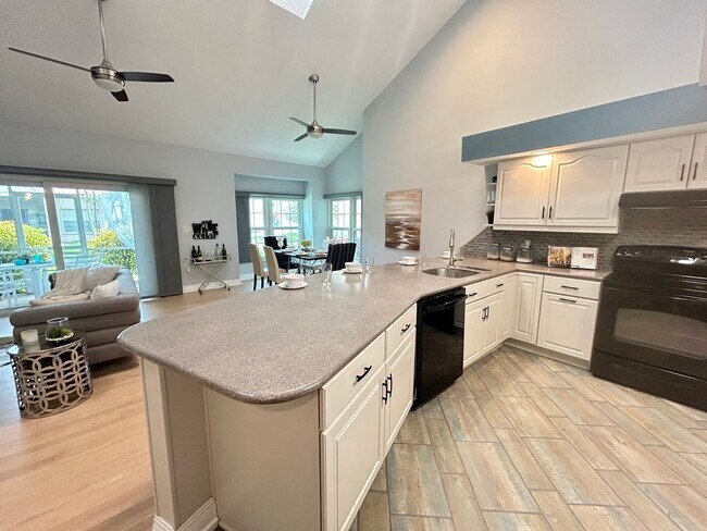 Building Photo - Gorgeous 3 Bed/3 Bath in Tranquil Gated Co...