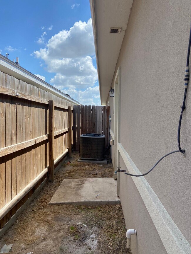 Building Photo - 1809 Jackson St