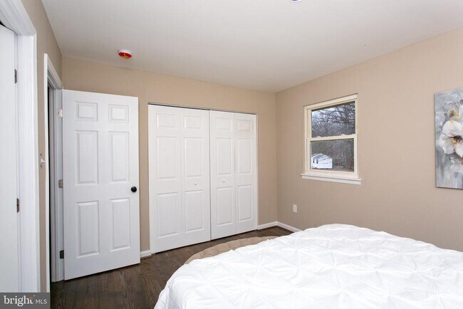 Building Photo - 5026 Preston Ln