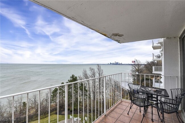 Building Photo - 12700 Lake Ave