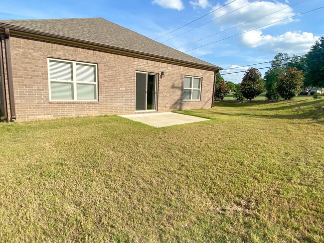 Building Photo - 3 bed 2 bath in Atoka!!! Built in 2019