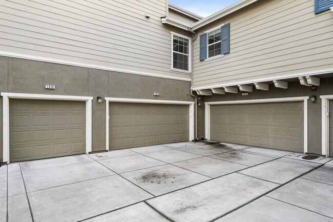 Building Photo - 643 Turnbuckle Dr