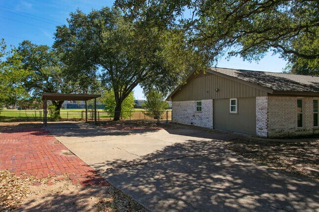 Building Photo - 1407 Skrivanek Ct