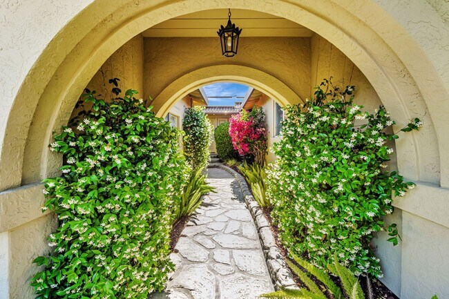 Building Photo - Spacious Saratoga Home with Great Outdoor ...