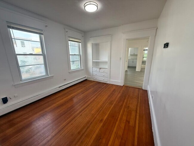 Building Photo - 153 Bailey St