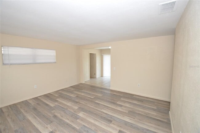 Building Photo - 2587 Sun Acres Blvd