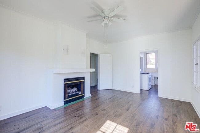 Building Photo - 1445 N Vista St