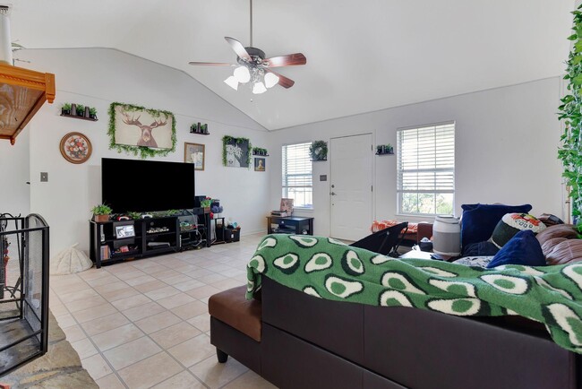 Building Photo - 3613 Burton Cir