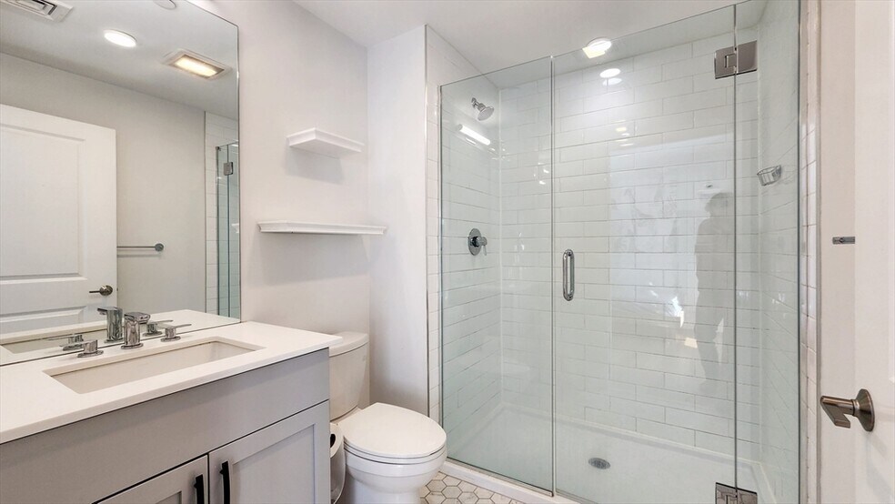 Building Photo - 30 Polk St