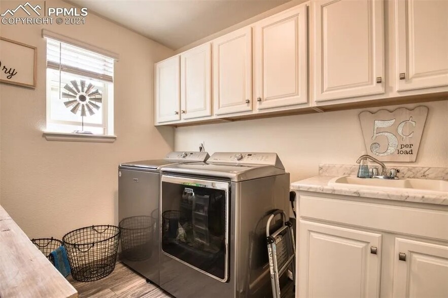 Building Photo - 6398 Moate Ln