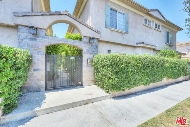 Building Photo - 11808 Riverside Dr