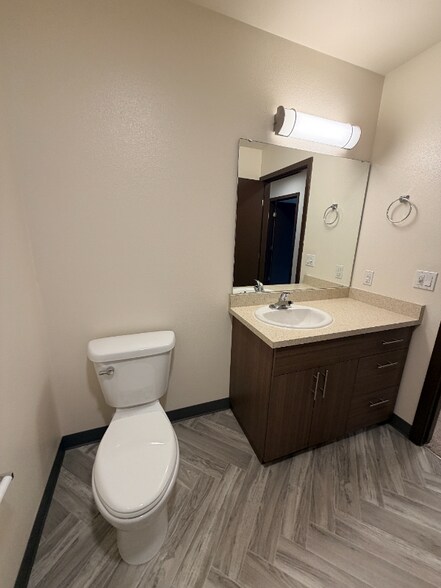 Building Photo - 580 8th Ave NE