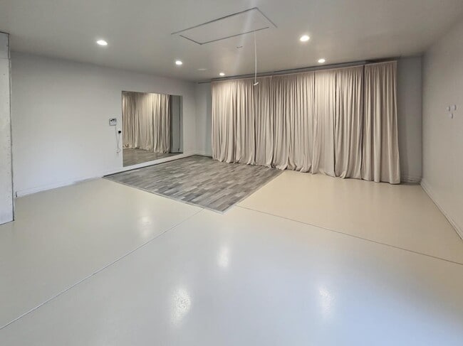 Building Photo - 20688 White Dove Ln